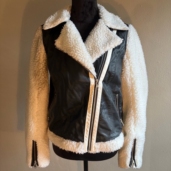 I ❤️ Ronson Black Faux Leather/White Faux Fur Moto Style Jacket Women’s Sz Small - Picture 2 of 15